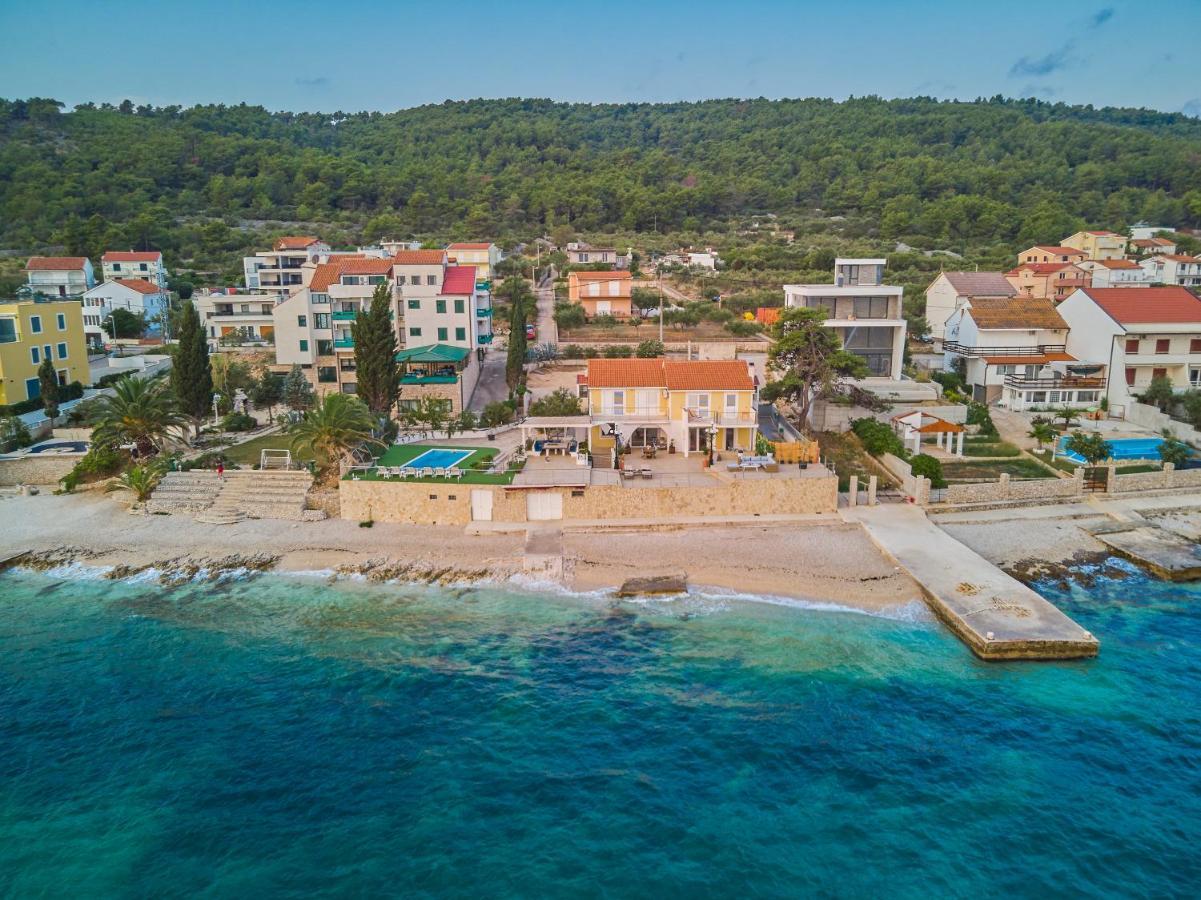 Villa Unique Sur La Plage Pour Des Vacances Inoubliables En Famille Ou Entre Amis Pour 10 Personnes Slatine Luaran gambar
